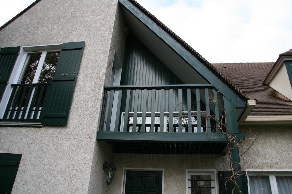 Bed and Breakfast Les Hibiscus Maisons-Laffitte Exterior foto